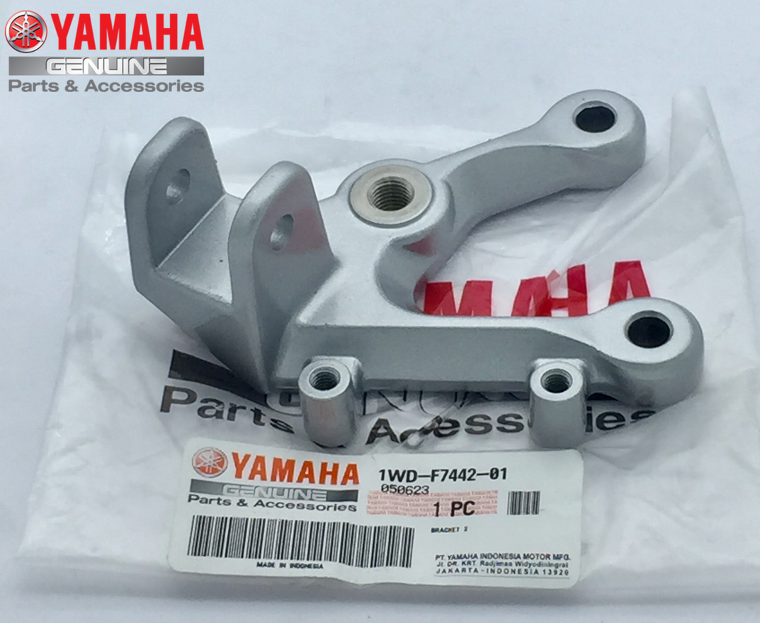 Yamaha YZF R25 SÜRÜCÜ BASAMAK BRAKETİ (SOL)