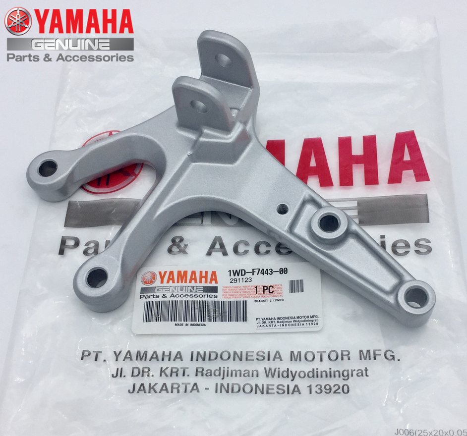Yamaha YZF R25 SÜRÜCÜ BASAMAK BRAKETİ (SAĞ)