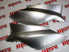 CYGNUS RS 125 GÜMÜŞ YAN KAPAK TK. OEM