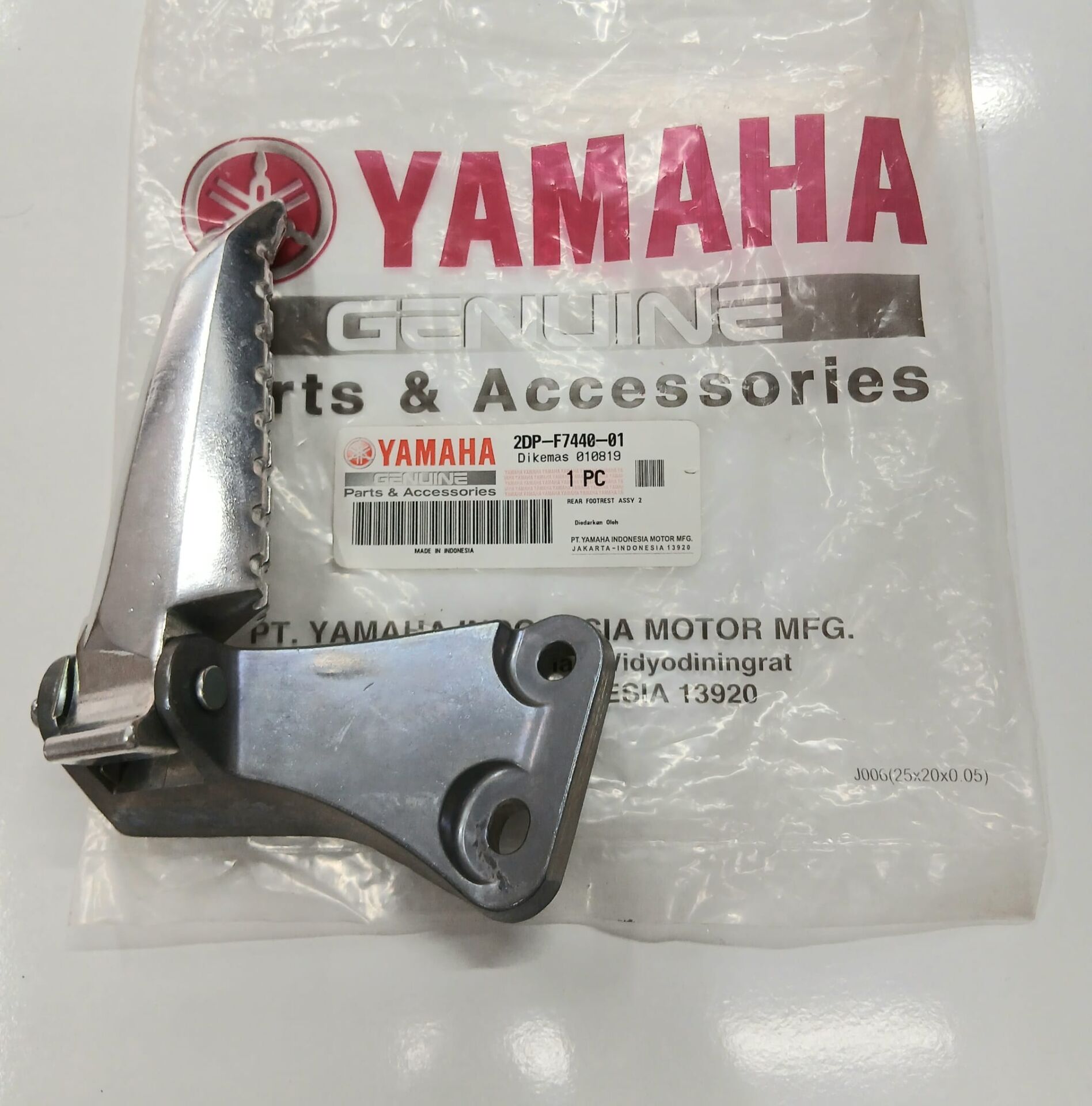 Yamaha N-MAX 125 ARKA BASAMAK VE BRAKET (SAĞ)