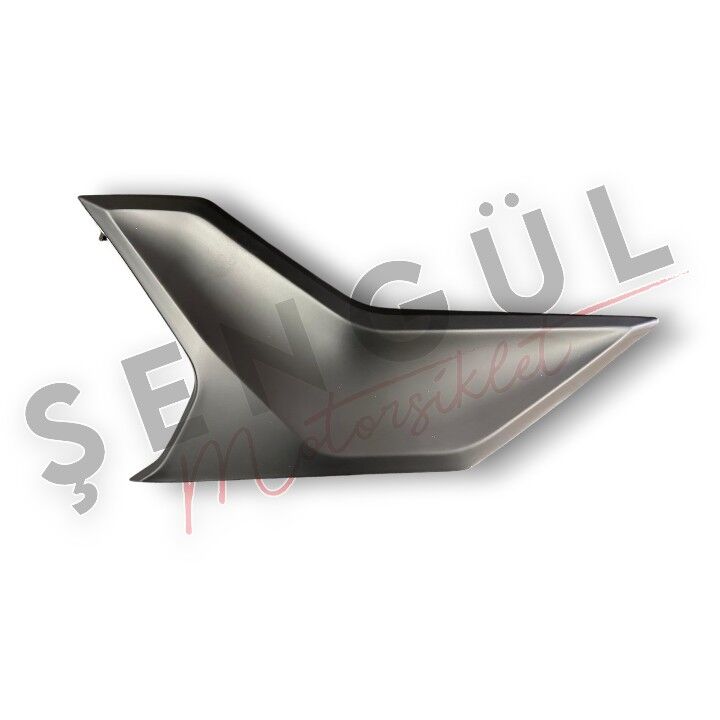 YUKİ HAMMER 50 AKÜ KAPAK SOL PLASTİK