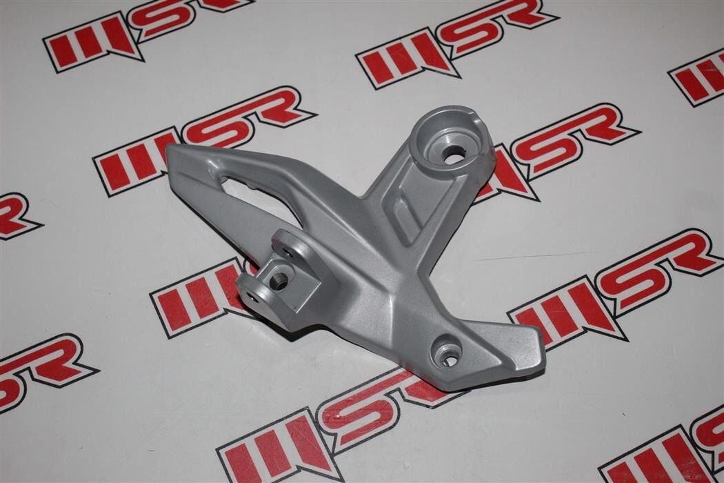 BAJAJ PULSAR F250-N250 - N 160 ÖN SAĞ AYAK BASMA BAĞLANTI DEMİRİ  GRİ A 56JR3Y57