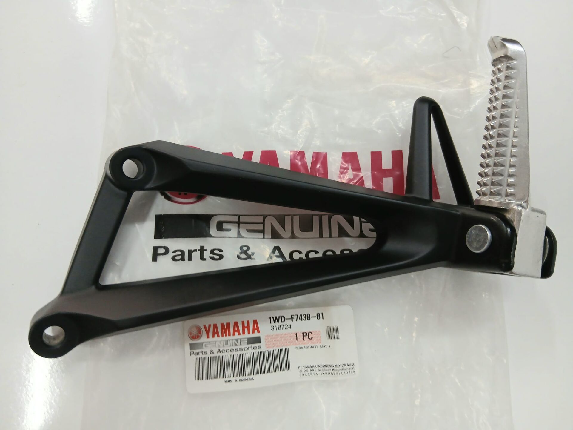 Yamaha YZF R25 ARKA BASAMAK VE BRAKET(SOL)